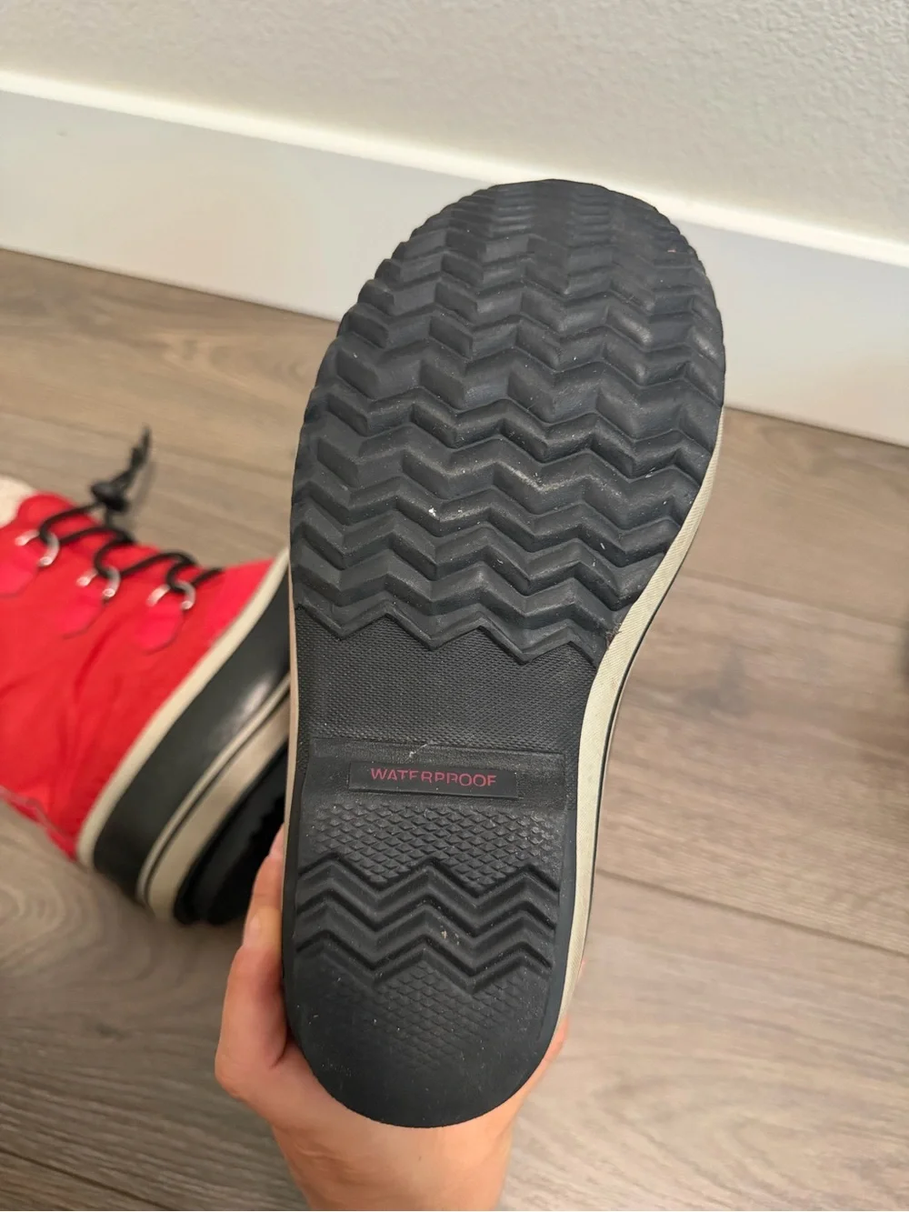 SOREL red and black snow boots waterproof with washable inserts size USA 5